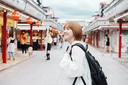 バックパッカーの女性