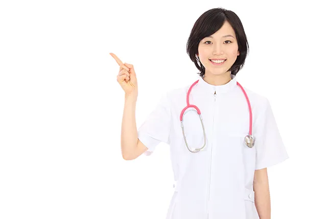 説明をする看護師