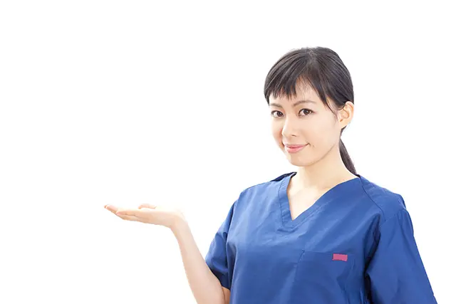 案内をする看護師