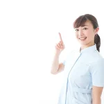 チェックポイントを解説する看護師