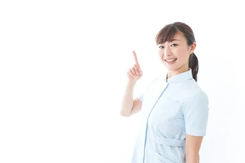 チェックポイントを解説する看護師