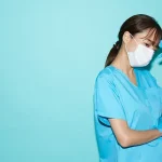 悩む看護師