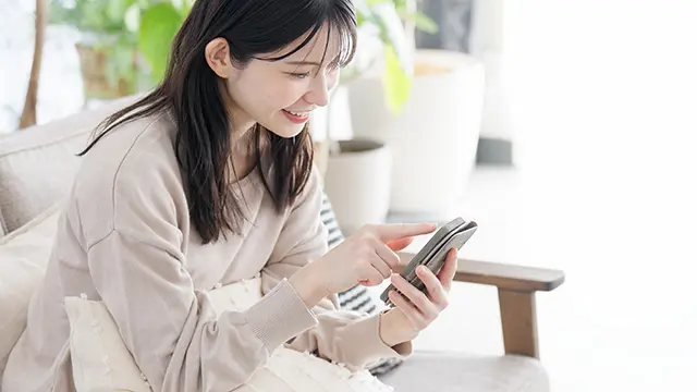 求人を探す女性